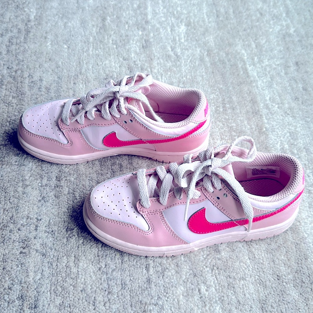 Nike Kids court borough low sneaker